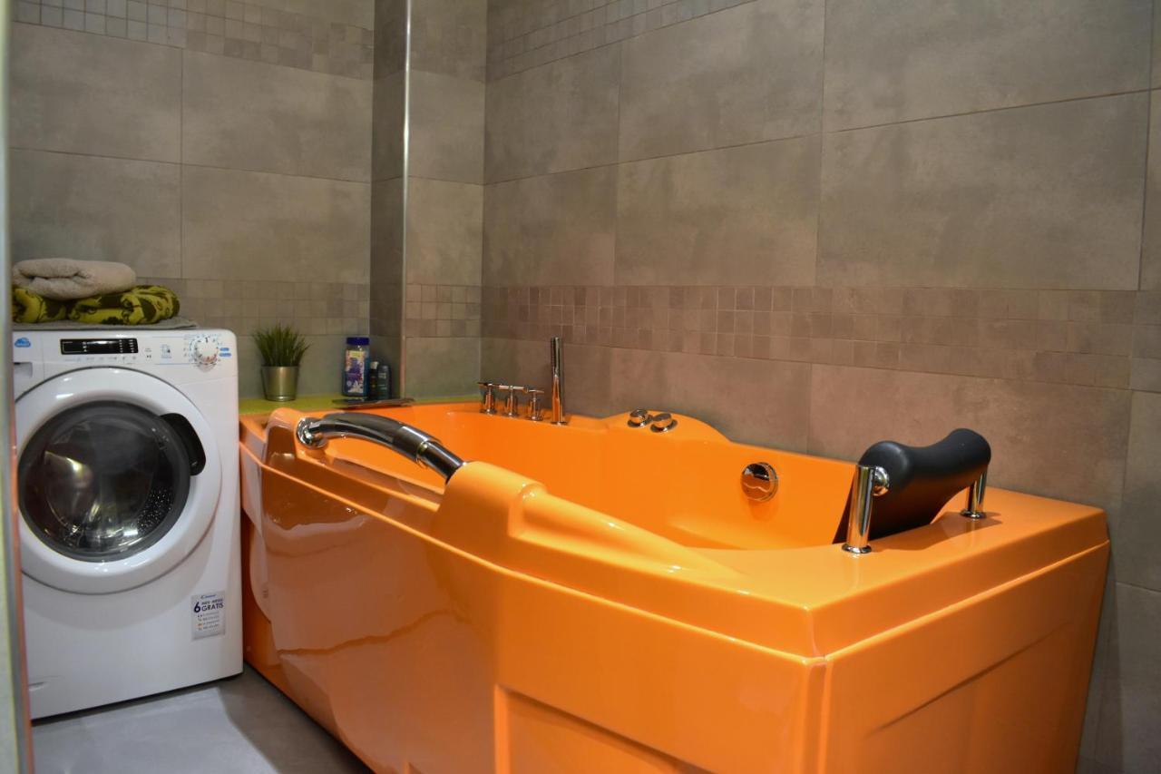 New Central Rooftop With Private Wellness, Sauna & Whirlpool Bath Prag Dış mekan fotoğraf
